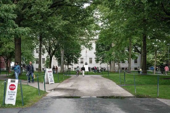  5月24日在美国马萨诸塞州剑桥拍摄的哈佛大学校园。新华社发（朱子于摄）